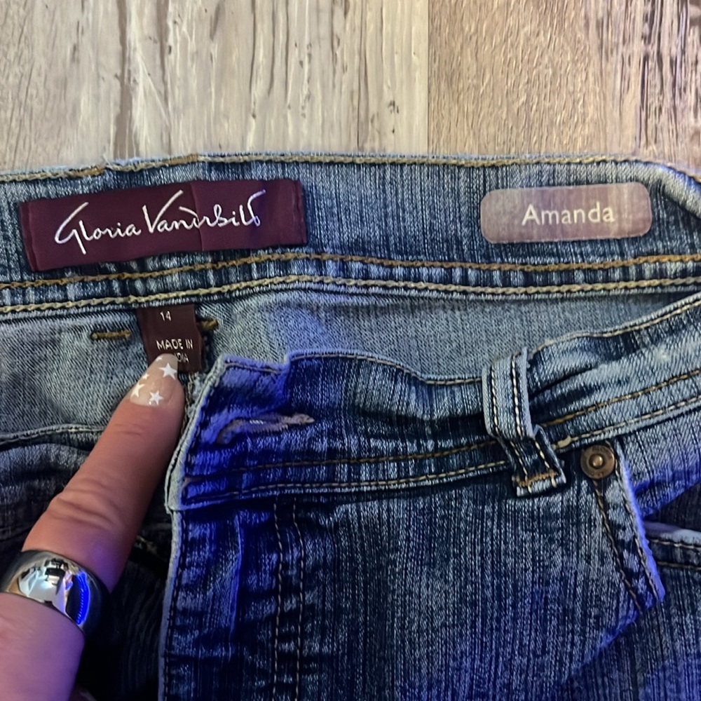 Gloria Vanderbilt jeans - Picture 2 of 3